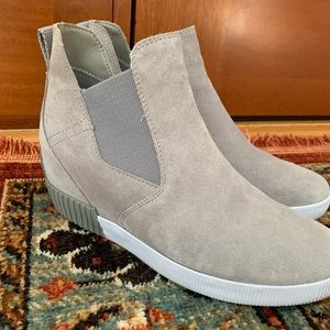 Sorel waterproof suede wedge sneakers, size 9, gray